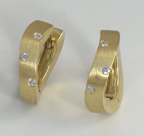 Wavy Brushed-Finsih Huggie Diamond Earrings